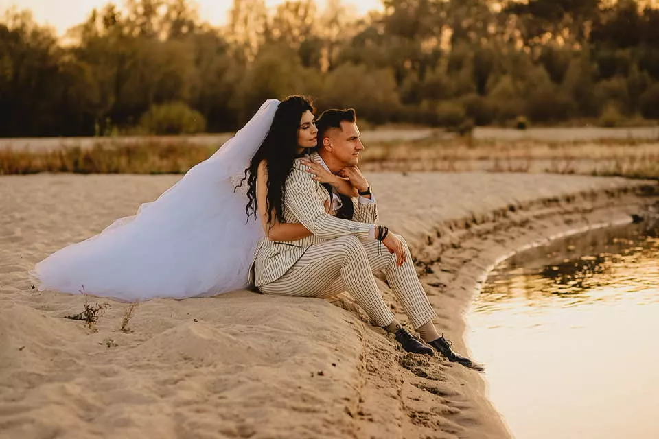 Przepiękna sesja ślubna gwiazdora disco polo z żoną! Zobaczcie zdjęcia Przemka z formacji Eratox i jego wybranki Darii! 